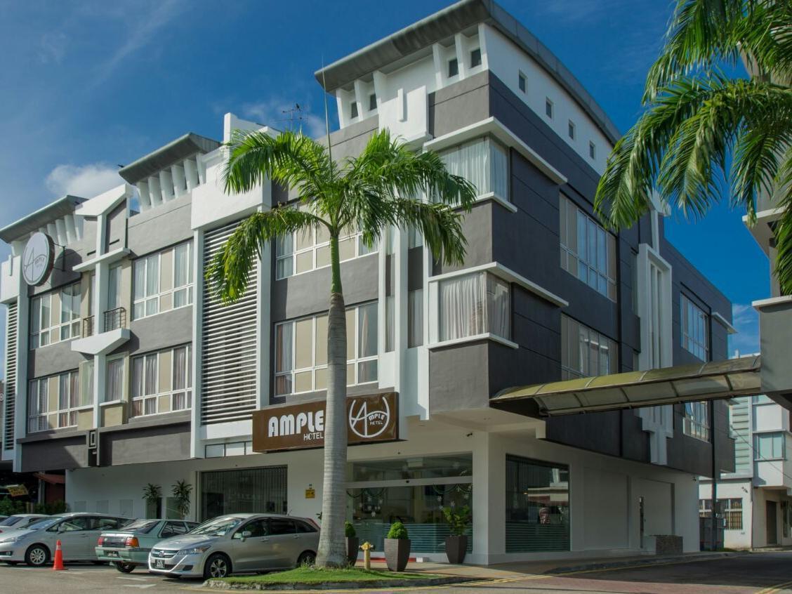 Ample Hotel Skudai Esterno foto