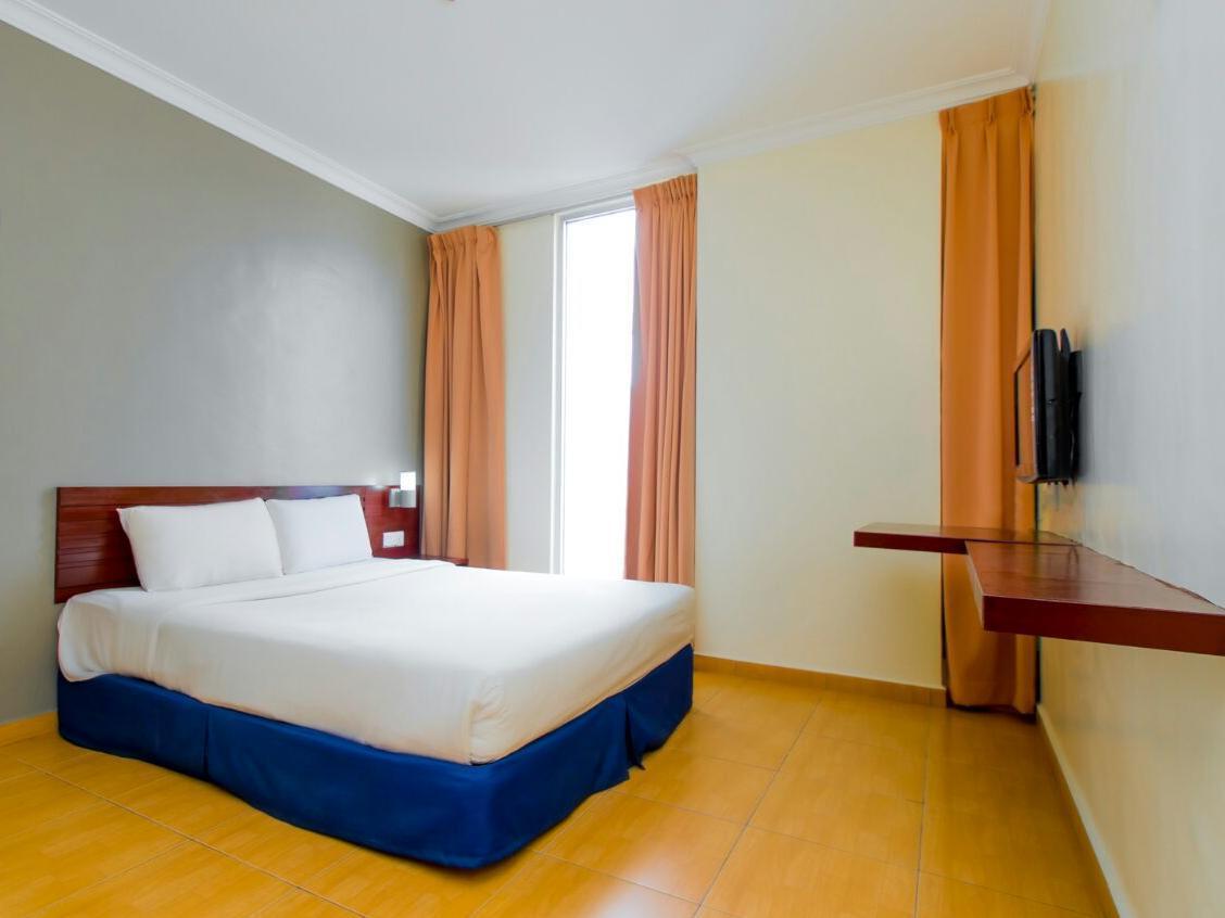 Ample Hotel Skudai Esterno foto