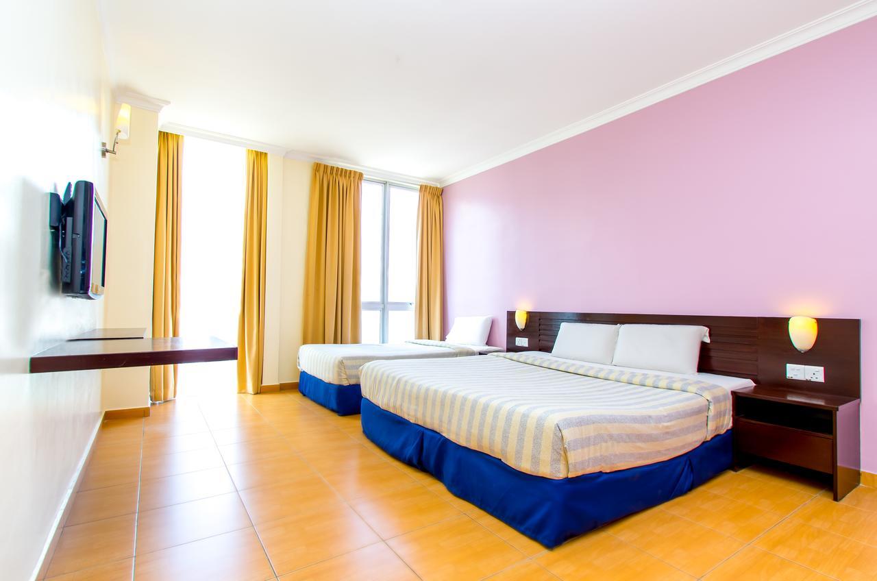 Ample Hotel Skudai Esterno foto